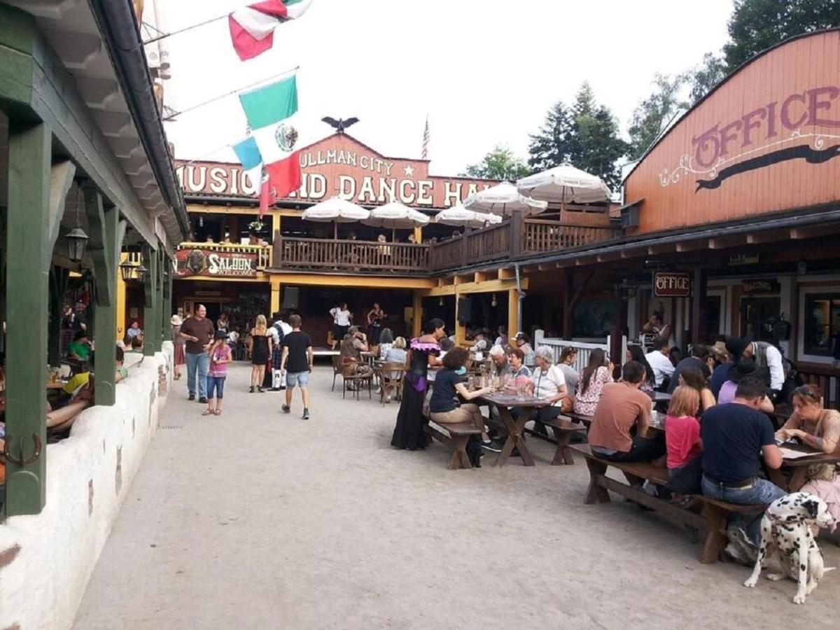Ferienhaus An Der Westernstadt In เอกิง ภายนอก รูปภาพ